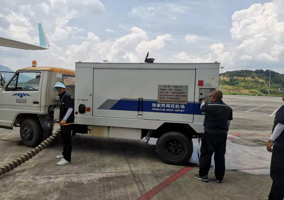 確保旅客順暢出行，機(jī)場一線職工高溫堅(jiān)守！