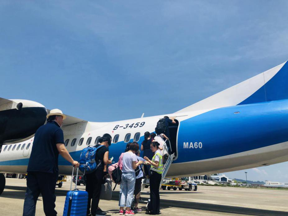 確保旅客順暢出行，機(jī)場一線職工高溫堅(jiān)守！