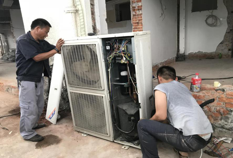 確保旅客順暢出行，機(jī)場一線職工高溫堅(jiān)守！