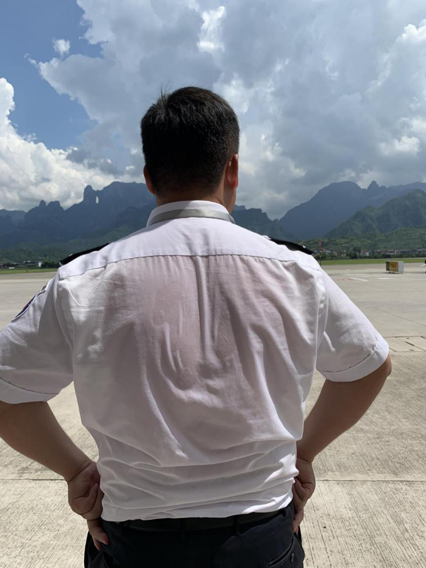 確保旅客順暢出行，機(jī)場一線職工高溫堅(jiān)守！