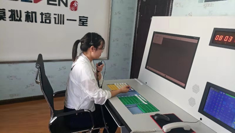 張家界機場與民航干部管理學院聯(lián)合開辦管制復訓班