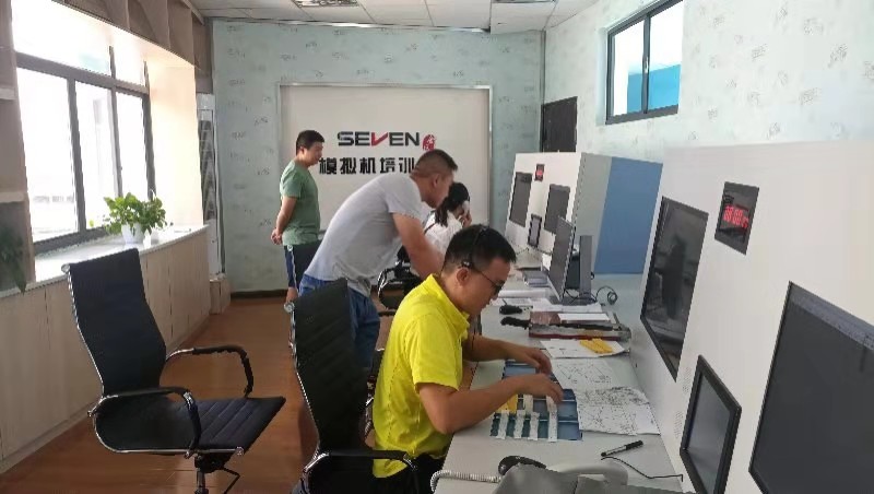 張家界機場與民航干部管理學院聯(lián)合開辦管制復訓班